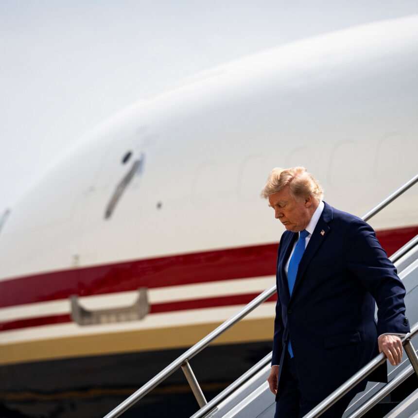 23pol-republicans-trump-economy-ftjk-mediumSquareAt3X-5