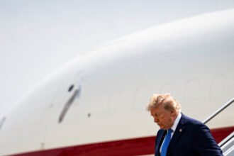 23pol-republicans-trump-economy-ftjk-mediumSquareAt3X-6