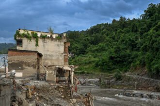30nepal-floods-religious-tour-wzqh-mediumSquareAt3X