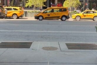 NYC-Manhole-people