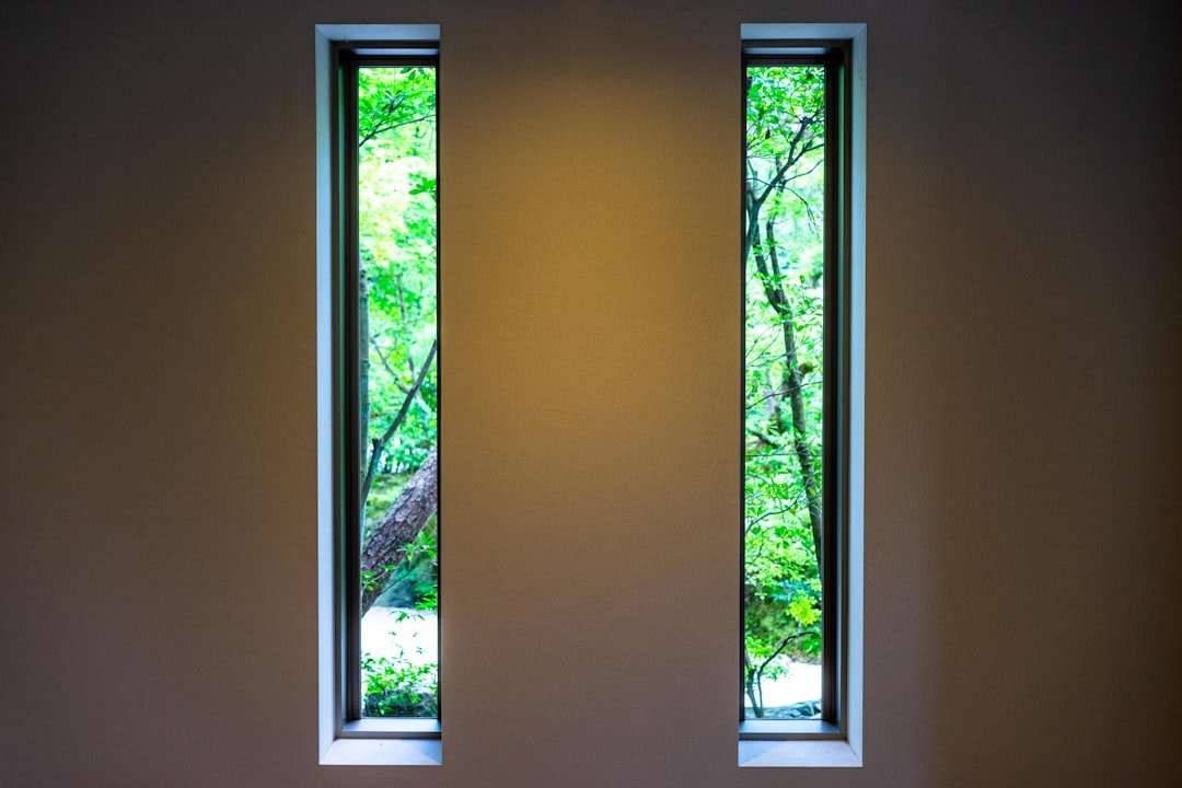 A Narrow Window for De-escalation