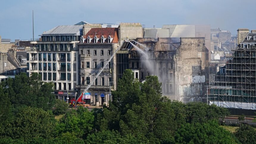 skynews-edinburgh-princes-street_7293475