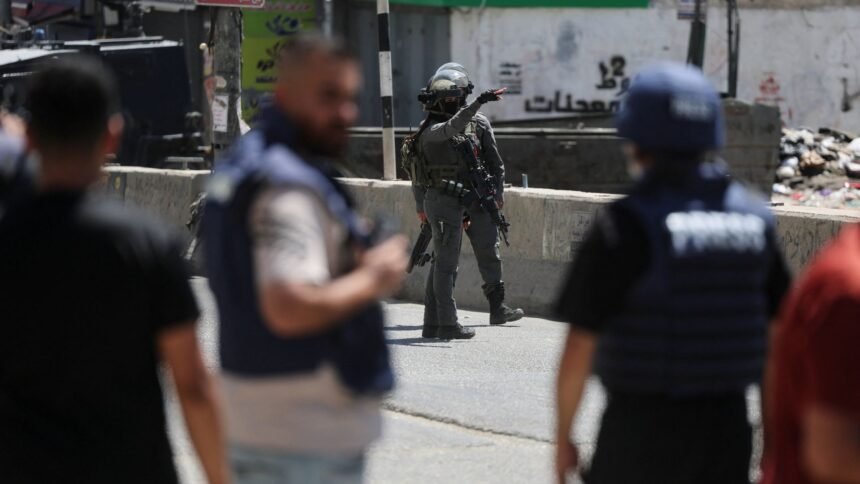 skynews-qalandia-refugee-camp_7331088