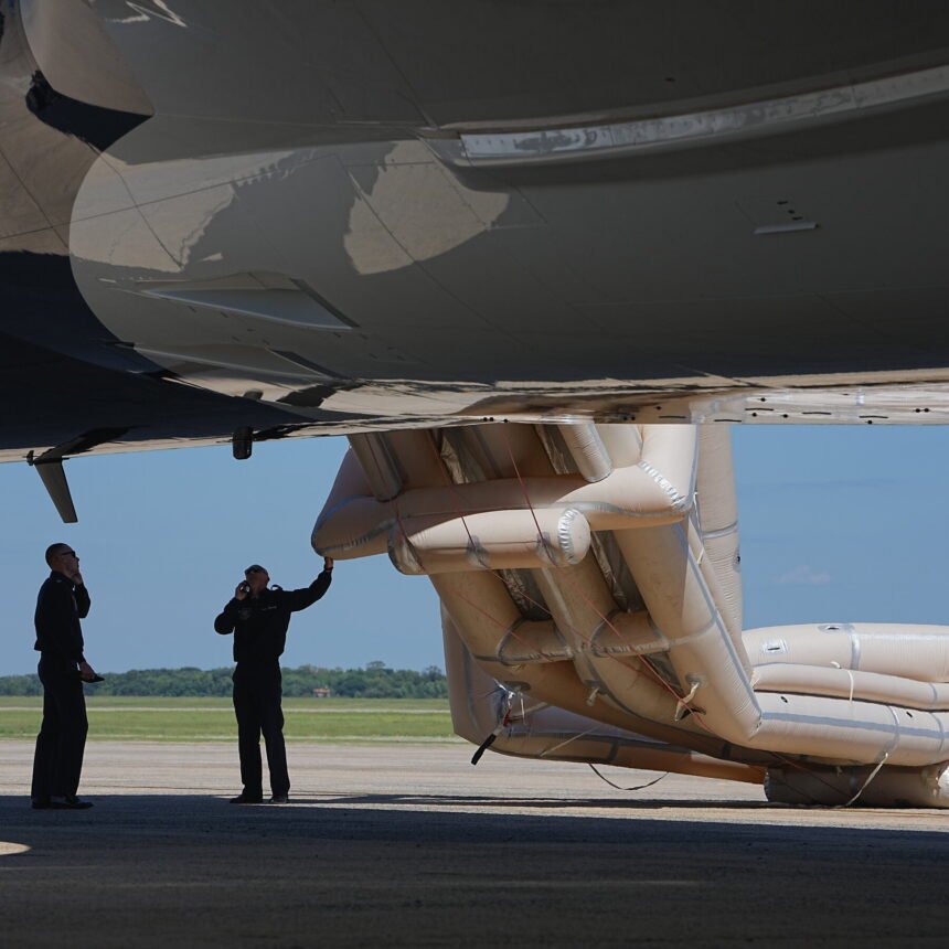09dc-trump-plane-bftj-mediumSquareAt3X