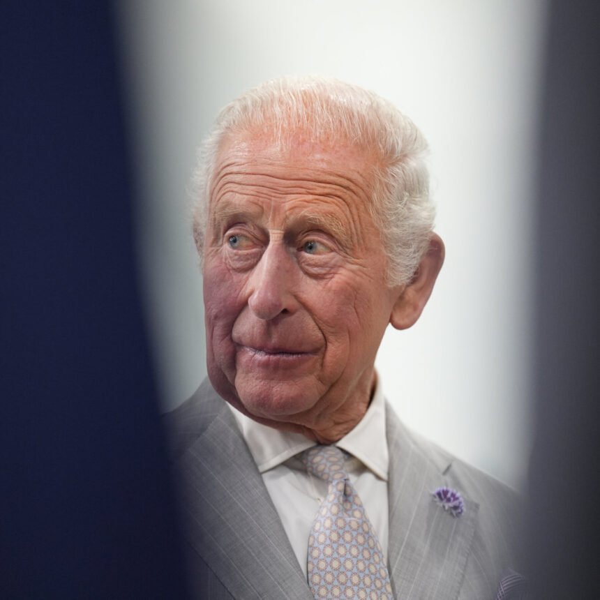 13int-uk-king-ai-tqzw-mediumSquareAt3X