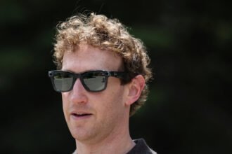 15zuckerberg-pbvz-mediumSquareAt3X