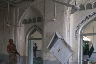 19int-pakistan-mosque-htjb-mediumSquareAt3X