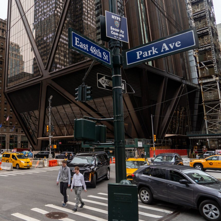 20met-unga-traffic-01-qwfh-mediumSquareAt3X