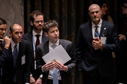 25biz-openai-details-sam-altman-fmvc-mediumSquareAt3X