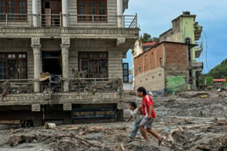 29trav-flood-nepal-trekkers-01-hftg-mediumSquareAt3X