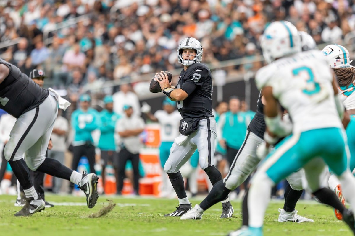 Lawrence Leads Jaguars Domination, Bears Make History