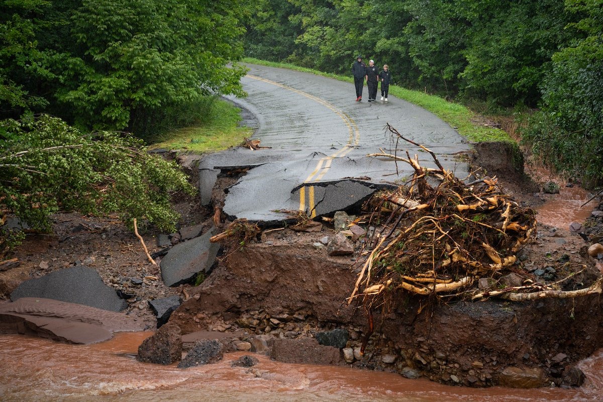 Power Outages and Storm Intensification