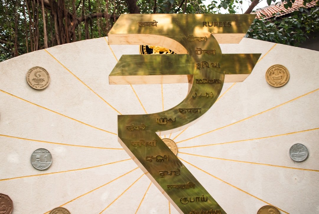 Remembrance in a polarised capital