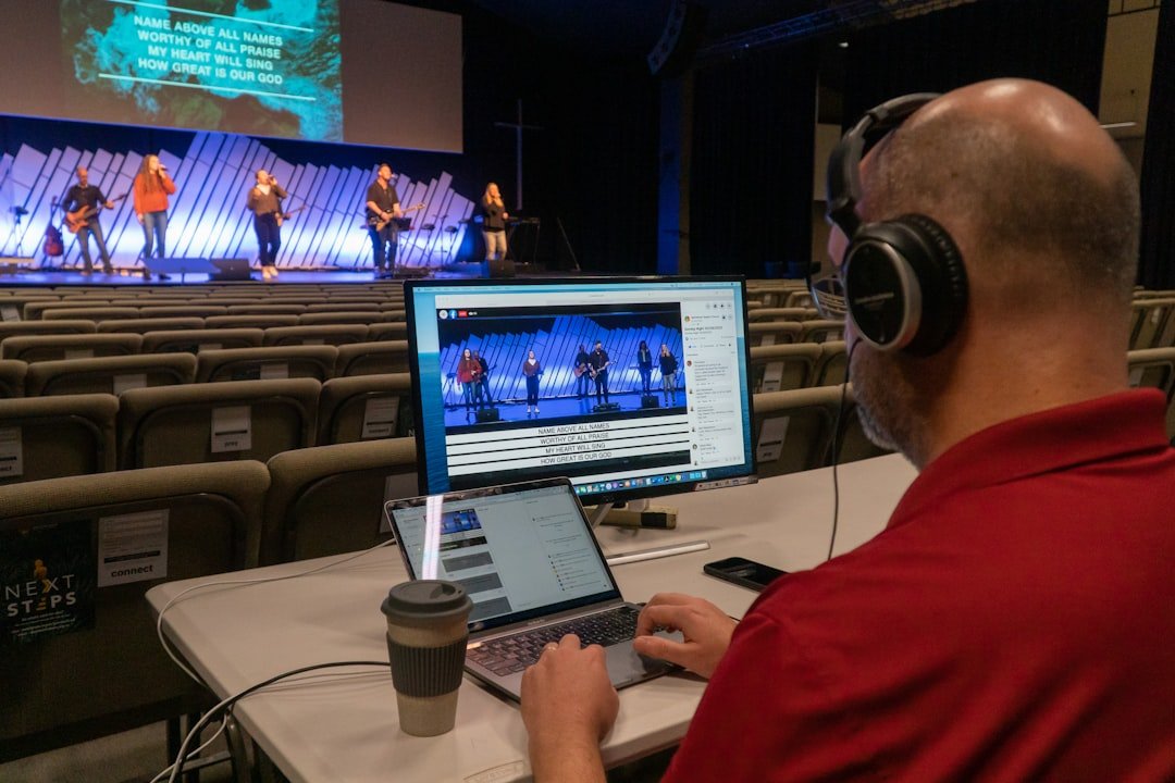 How the Technology Works On‑Stage
