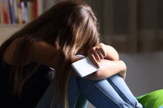 skynews-teenager-abuse-phone_7364289