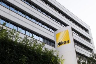 09SCI-NIKON-UPDATE-mediumSquareAt3X