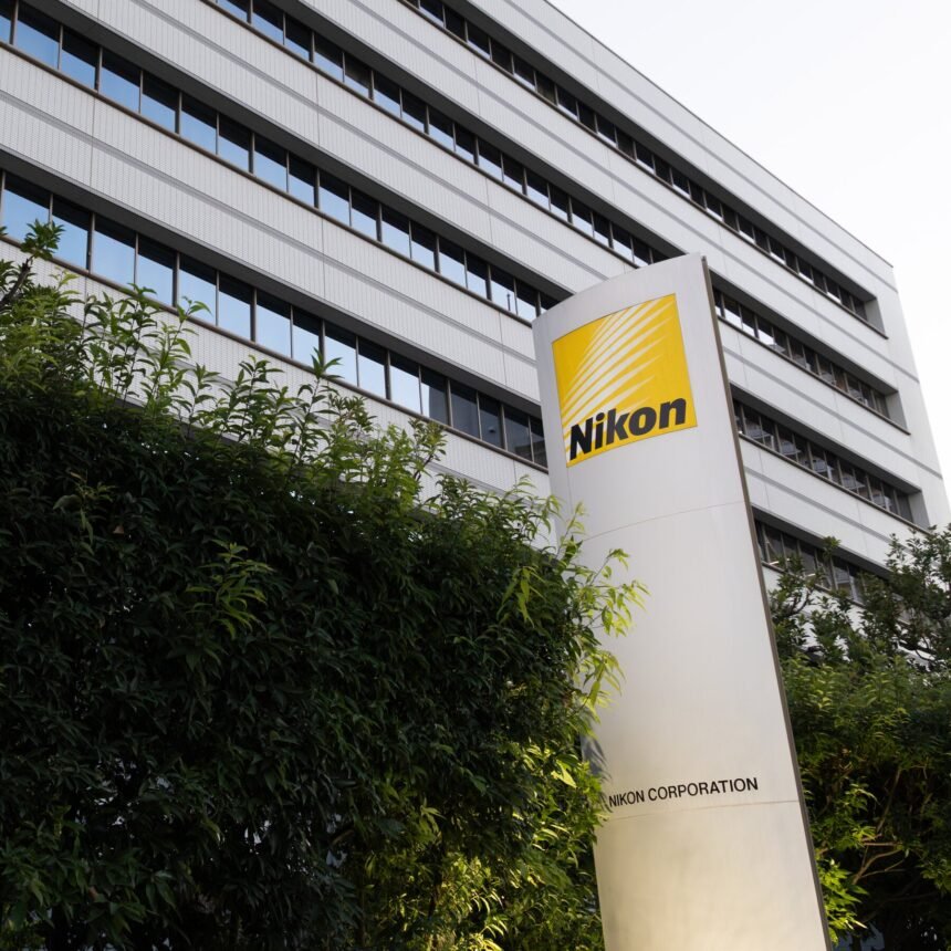 09SCI-NIKON-UPDATE-mediumSquareAt3X