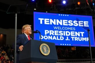 10DC-TRUMP-RALLY-1-hjzg-mediumSquareAt3X