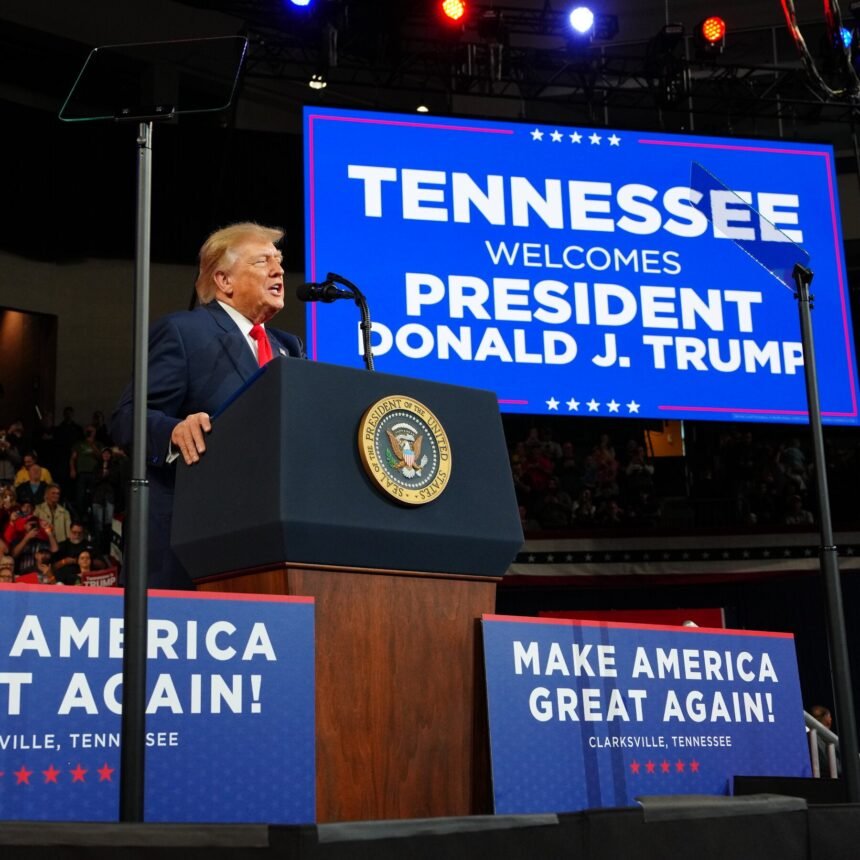 10DC-TRUMP-RALLY-1-hjzg-mediumSquareAt3X