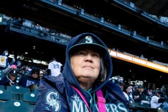 10nat-baseball-mom-01-hpwv-mediumSquareAt3X