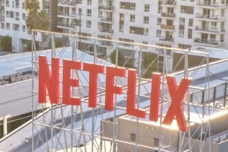 14biz-netflix-layoffs-1-lvzg-mediumSquareAt3X
