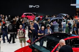 14biz-paris-auto-show-01-khgp-mediumSquareAt3X