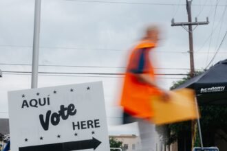 14midterms-texas-voter-reg-thjl-mediumSquareAt3X