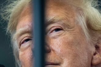 15dc-trump-ukraine-pmfg-mediumSquareAt3X