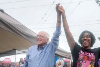 17-sanders-nixon-florida-hands-pvfc-mediumSquareAt3X