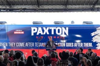 17nat-paxton-bus-topart-pgwz-mediumSquareAt3X