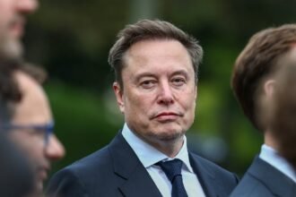 19biz-musk-shares-vfqm-mediumSquareAt3X