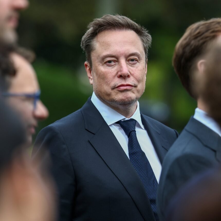 19biz-musk-shares-vfqm-mediumSquareAt3X