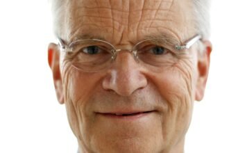 2026-10-05T204904Z_733338921_RC28XNAK8WS9_RTRMADP_3_PEOPLE-JEFFREY-ARCHER