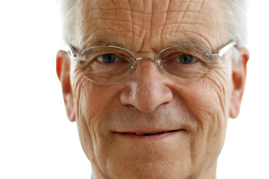 2026-10-05T204904Z_733338921_RC28XNAK8WS9_RTRMADP_3_PEOPLE-JEFFREY-ARCHER