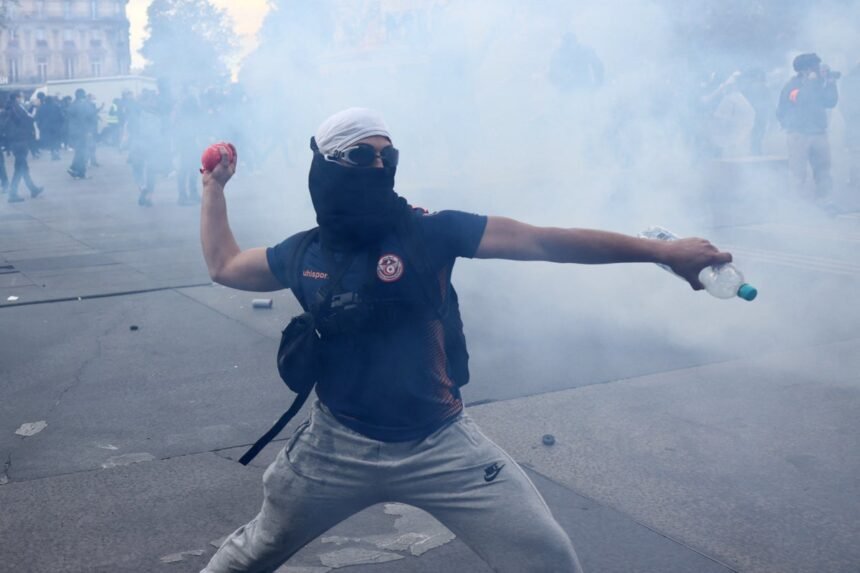 2026-10-17T104757Z_38694920_RC2Y4OAJ1Q00_RTRMADP_3_FRANCE-PROTEST