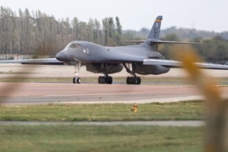 skynews-b1b-fairford-raf_7364015-1