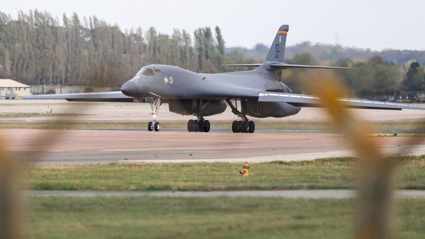 skynews-b1b-fairford-raf_7364015-1